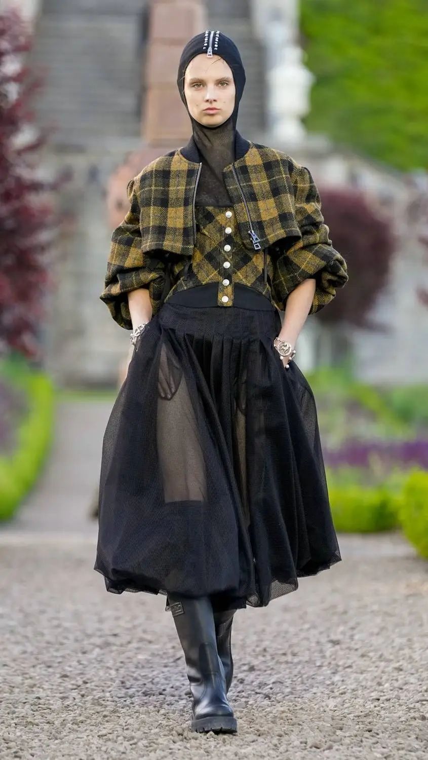 dior迪奥2025早春度假系列发布!(古堡花园掠影)