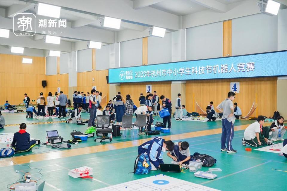 杭州市中小學生科技節上,機器人比賽精彩進行_騰訊新聞