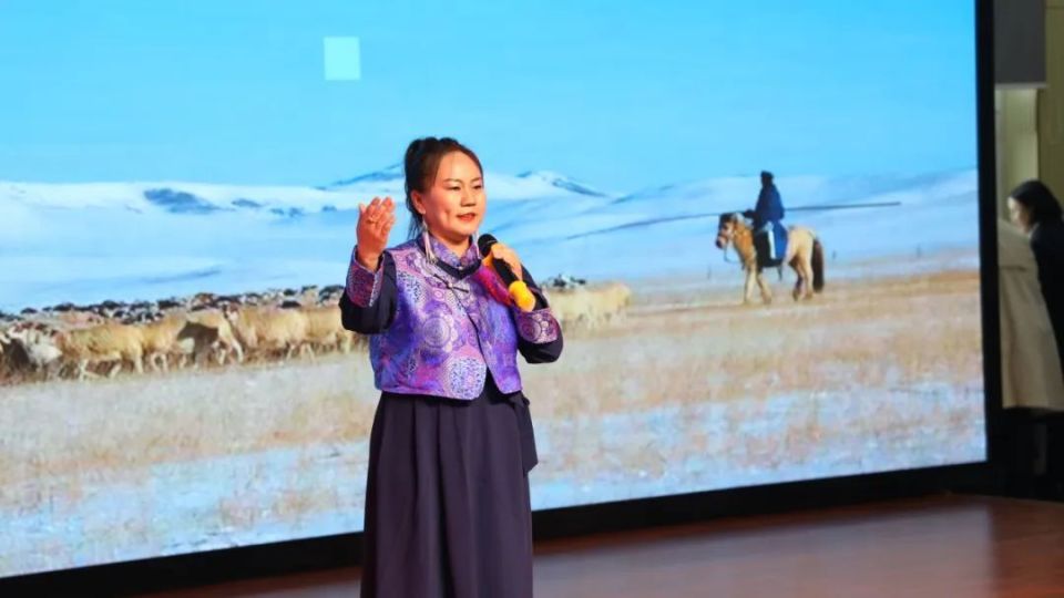 东乌旗这个苏木的"民族政策宣传月"诗歌比赛 "艺"彩纷呈