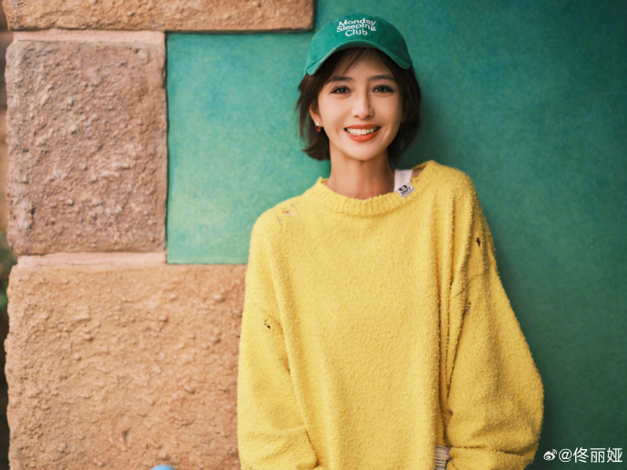 佟丽娅儿童节晒美照,动感酷飒惹人爱,笑容甜美宛如初恋