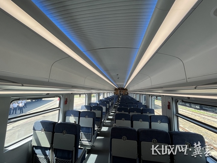 全国首列时速160公里动力集中动车组d5修在唐山竣工下线