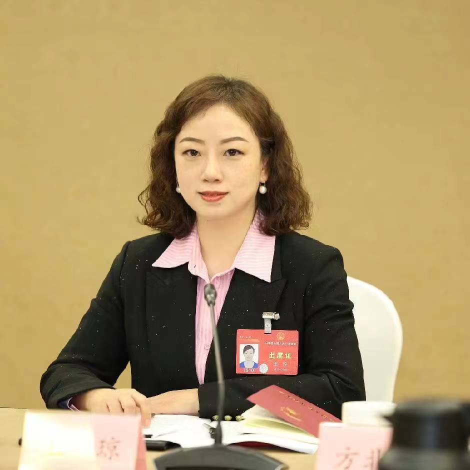 全国人大代表武汉市水务集团有限公司宗关水厂王琼工作室负责人 王琼