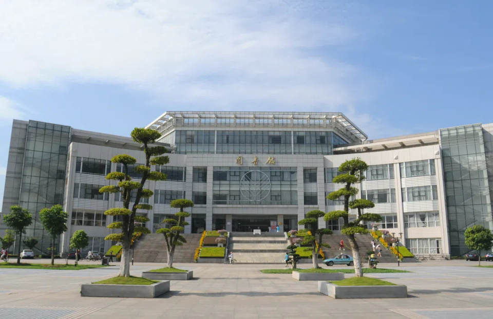 47岁读研中南财经政法大学!易庆洪:不断前行的追光者_腾讯新闻