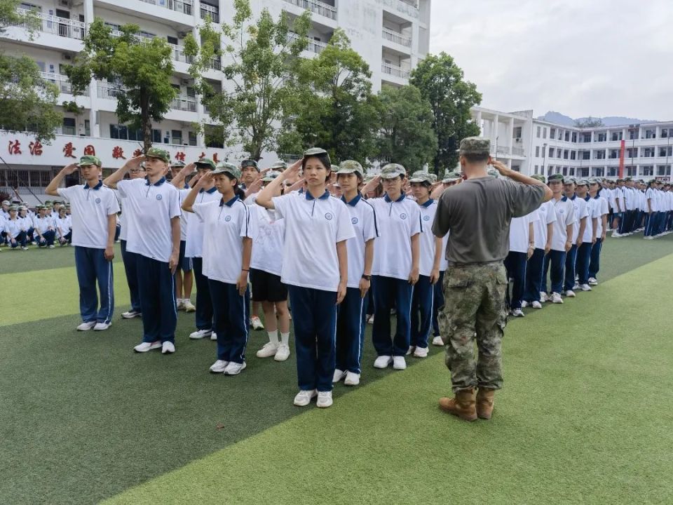 广州一中校服图片