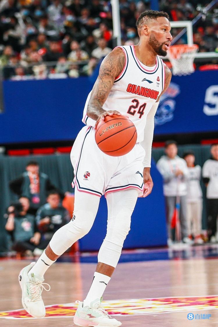 状态火热威姆斯半场11分钟11中7高效拿到17分