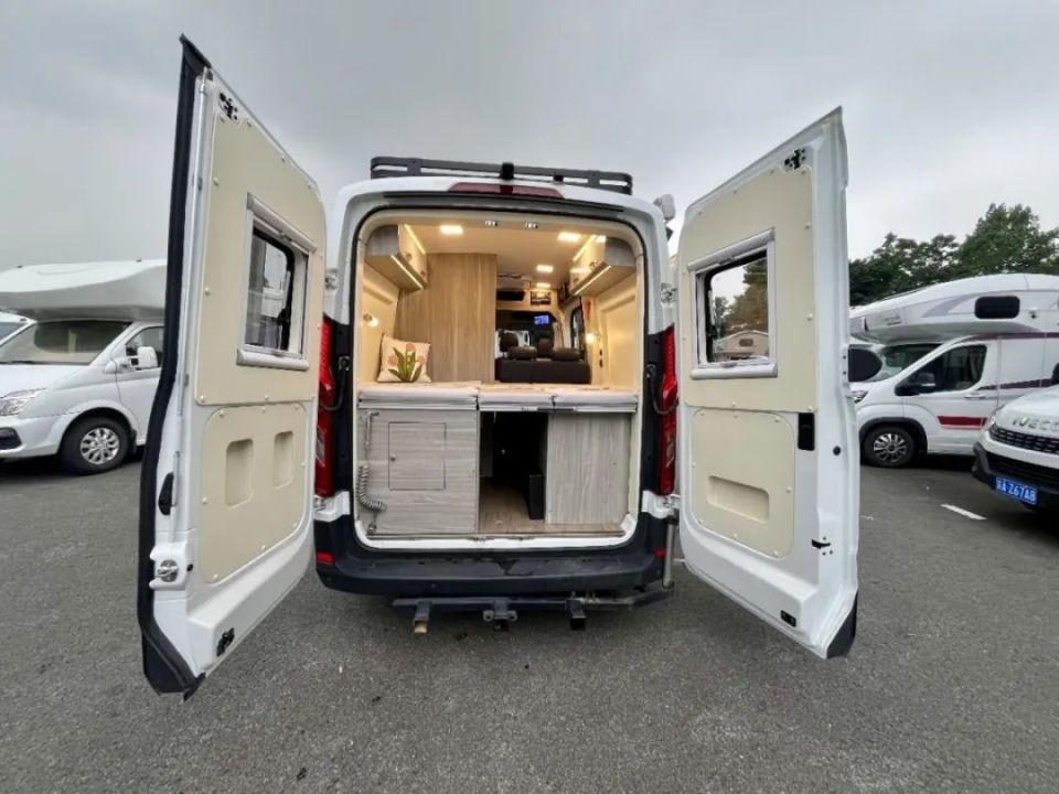 【二手房车】22年11月大通卫航v90b型房车