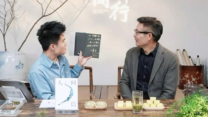 麦家新书在董宇辉直播间首发,过31岁生日的董宇辉说"外界对我评价过高