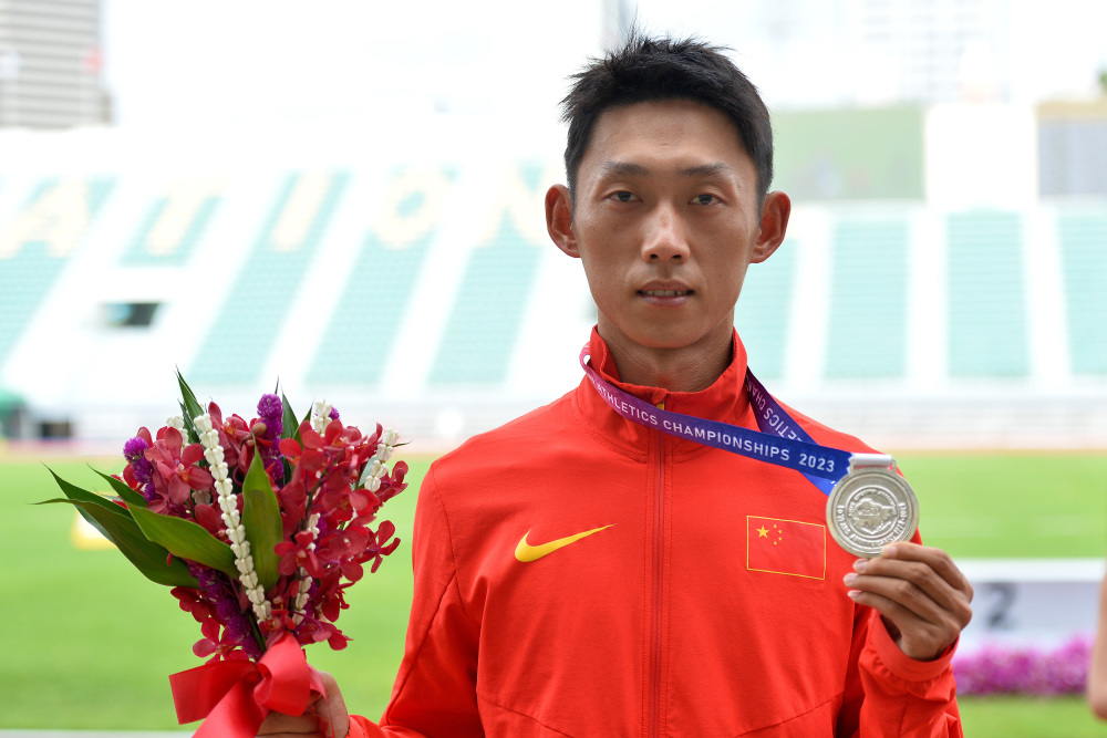 (体育)田径——亚洲锦标赛:杨柳静,王凯华分获女子男子20公里竞走冠