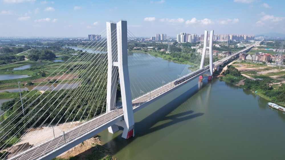 新华社记者 刘大伟 摄广汕高铁是我国"八纵八横"