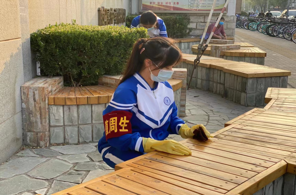 超暖心！北京这些中小学设置家长等候区，勾勒儿童友好城市空间_腾讯新闻