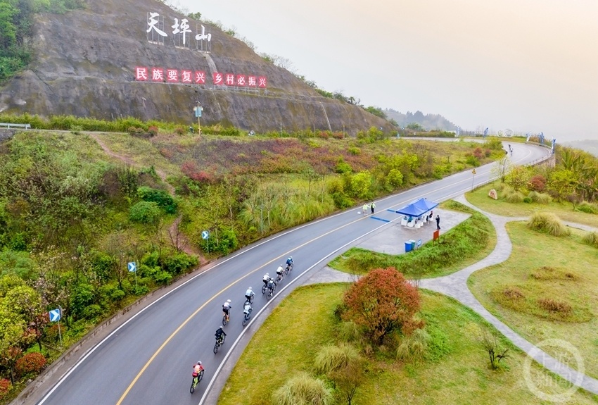 第十二届重庆天坪山自行车赛在巴南二圣镇开赛 腾讯新闻