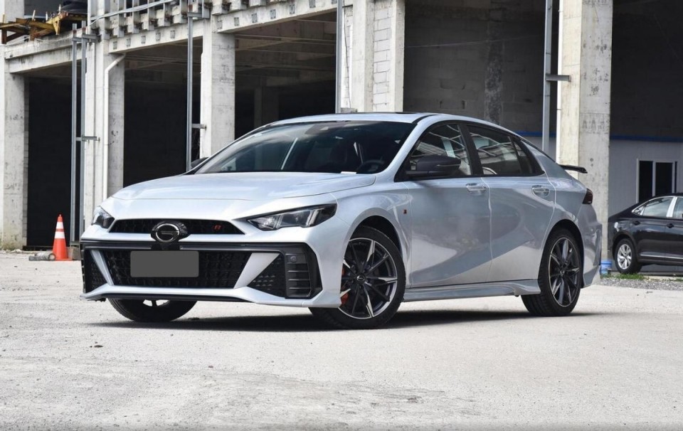 67售价不足15万元,5.7秒零百提速,广汽传祺影豹r靠谱吗?_腾讯新闻