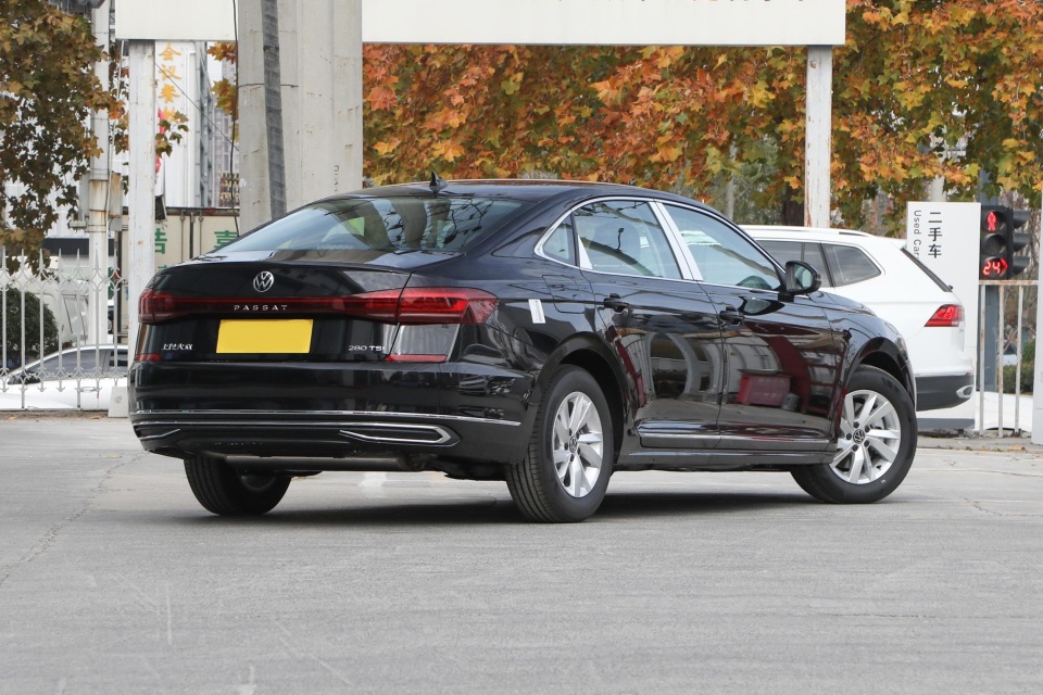 大众帕萨特已经14万了这也太卷了吧