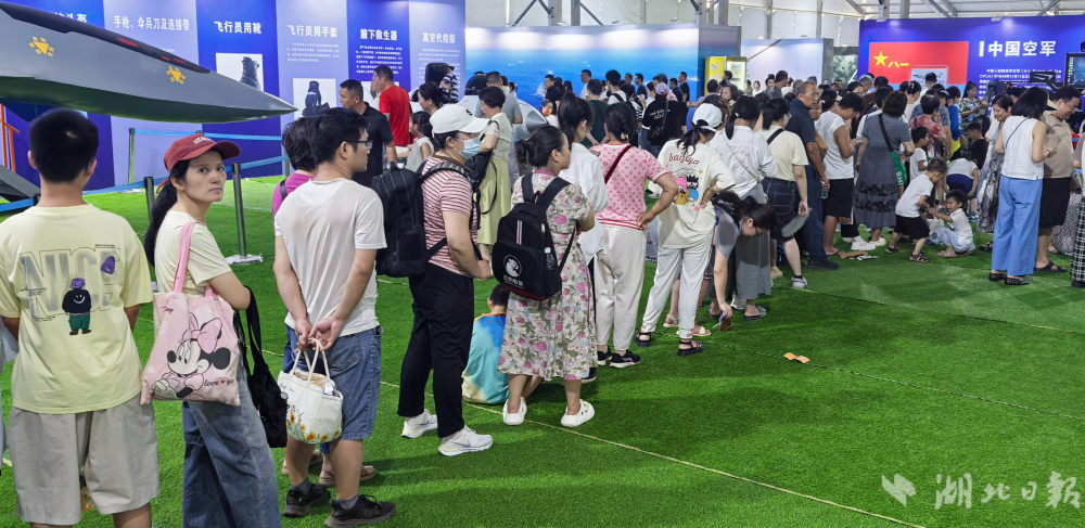90岁高龄老人为何对航空航天军事科技展如