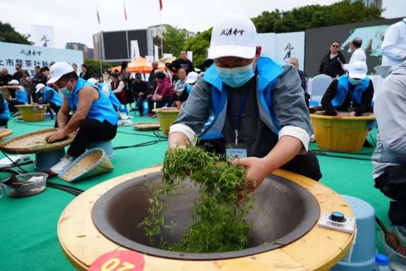 然而在很长一段时间里,洪雅本土茶叶品牌层出不穷,但大多小,散,弱