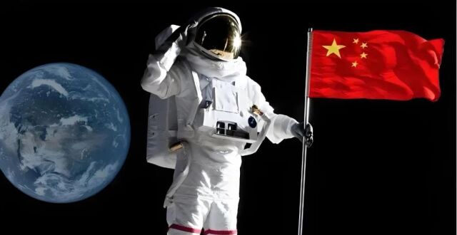 央视公布：中国登月宇航服正式亮相，宇航服上包含不少中国元素_腾讯新闻