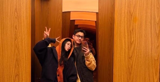 李嘉格一家近况曝光！清迈度假，她偷拍25岁男友泡澡，太甜蜜了_腾讯新闻