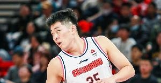 张皓嘉：下半场我们被对手投进了很多三分球 防守也没有防出去_腾讯新闻