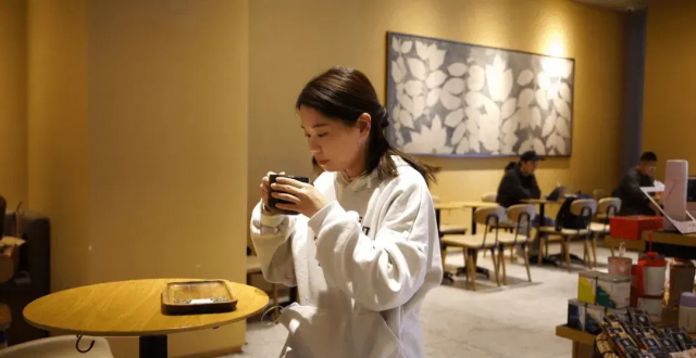 “空杯减塑”进行时！助低碳环保一“杯”之力_腾讯新闻