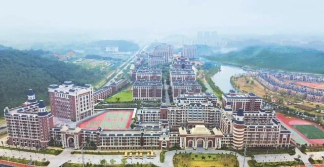 广州华立科技职业学院与华立中英文学校共建“教育产业学院”_腾讯新闻