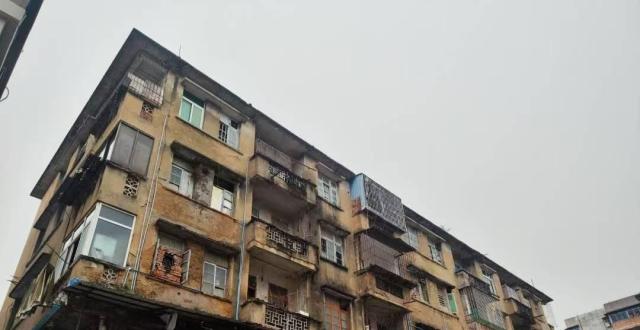 广东两会丨当城市进入“存量时代”，老旧小区和居民楼如何自主更新？_腾讯新闻