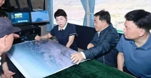 王莉霞紧急赶赴乌拉特后旗山洪现场，指挥人员搜救_腾讯新闻