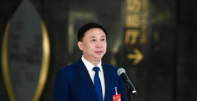 谈发展信心话民生热点，6位江苏省政协委员亮相“委员通道”_腾讯新闻