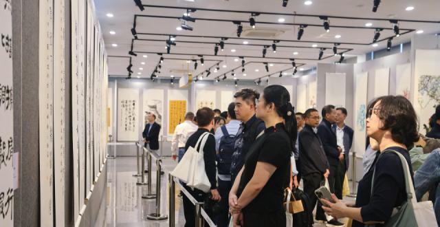 两岸书画名家翰墨传情，百余幅作品亮相杭州_腾讯新闻