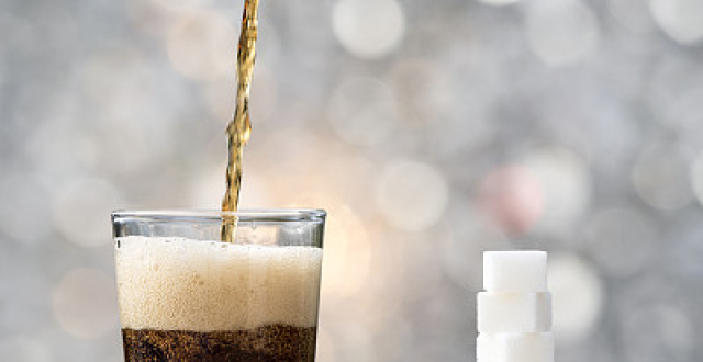 别再喝饮料了！每天多喝350毫升含糖饮料，糖尿病风险上升25%_腾讯新闻