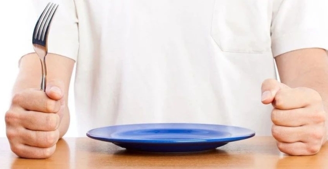 研究证实“挨饿”也有好处：不仅益脑，还能延寿_腾讯新闻