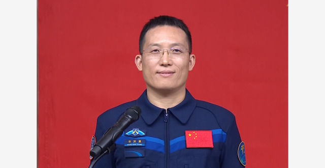 从科研人员中选拔！张洪章：航天事业点燃了我的飞天梦想_腾讯新闻