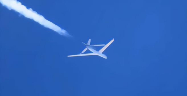 无侦-7：在奄美大岛海域上空飞行，日本飞行员只能抬头仰望_腾讯新闻
