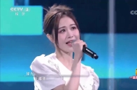 带来经典歌曲《绿光》，歌词富有诗意，给人一种心旷神怡的感觉_腾讯新闻