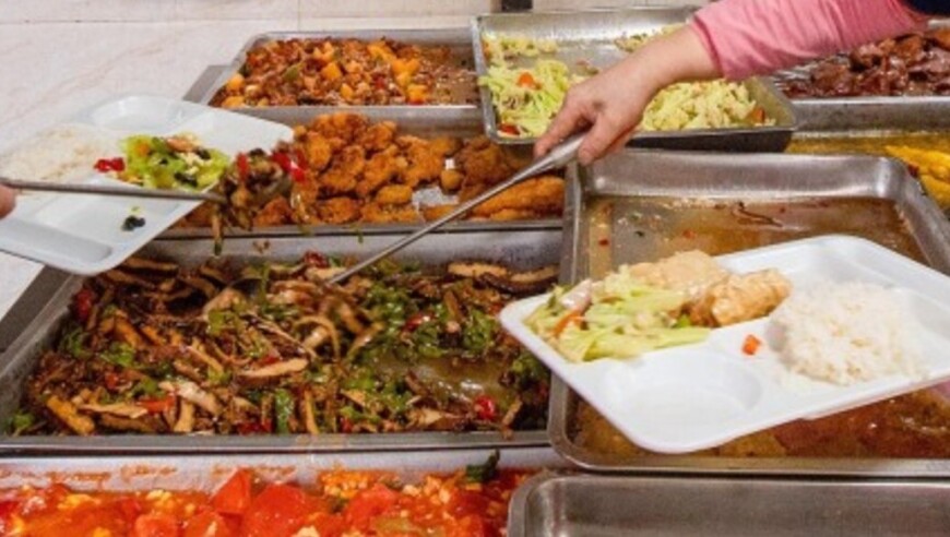 惊！学生举报食堂饭菜有蛆，教育局竟如此回应？