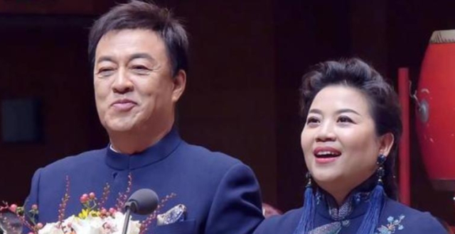张也56岁仍活跃舞台，不婚却活得热闹，她把日子过成了另一种样子_腾讯新闻