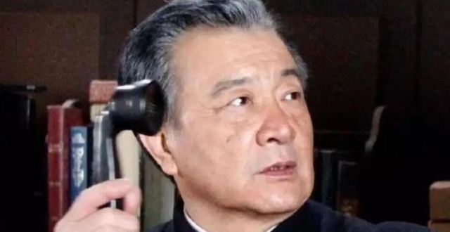 71岁周里京近况曝光！前妻遇害后再婚娶小10岁粉丝，如今婚姻幸福_腾讯新闻