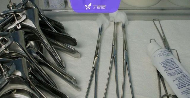 不愿戴套的丈夫，困在人流室的妻子：都快绝经了谈什么避孕？_腾讯新闻