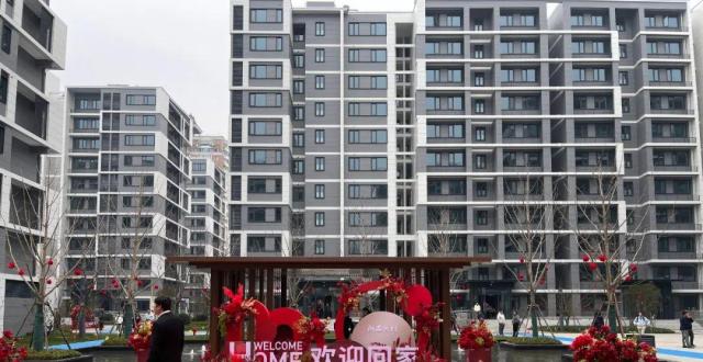 杭州首个“原拆原建”小区交付了！有人准备卖这个价_腾讯新闻