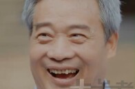 快检查一下你的指甲，指甲月牙过大过小都有健康问题？老中医：甲弧是肝经和气血津液的表现，“过大可能肝上有问题，过小熬夜阴伤的多”_腾讯新闻