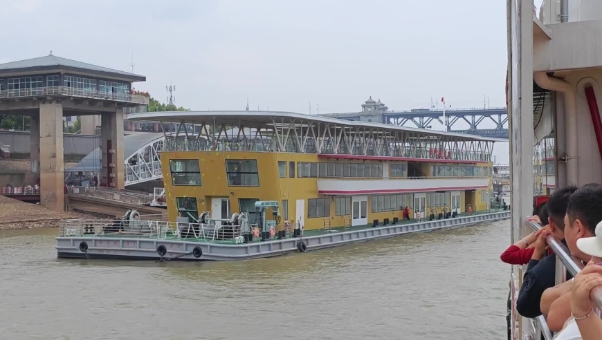 "中华路趸1"趸船亮相百年老码头