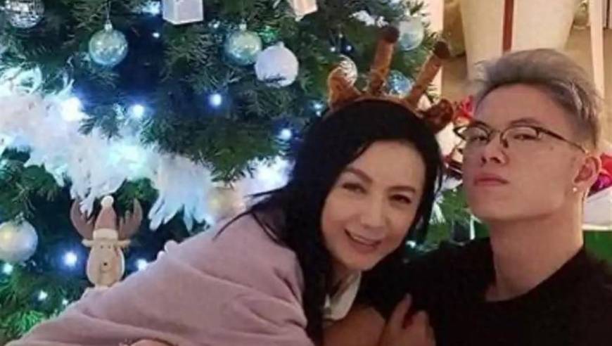 视频-世乒赛男单颁奖仪式 马龙捧起圣勃莱德杯