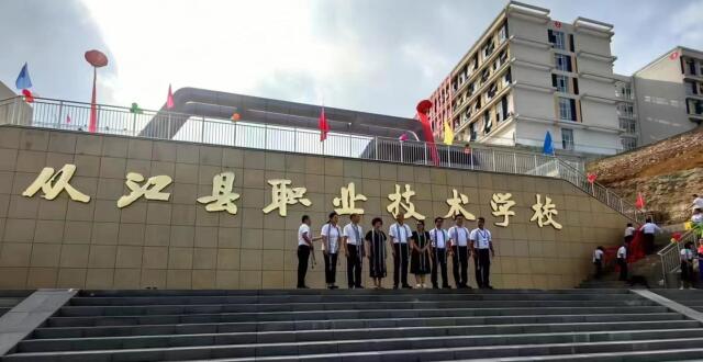 周立新：一年支教倾心帮扶，点亮苗乡希望_腾讯新闻