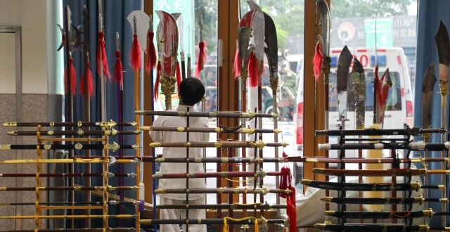刀枪剑戟齐亮相！峨眉这个展销区大受参赛选手青睐_腾讯新闻