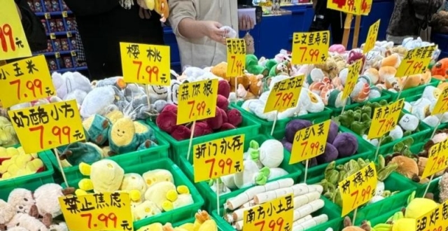 浸式打包“癫”出圈，国潮入局热卖“绒馍馍”_腾讯新闻