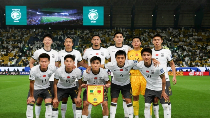 国足VS澳大利亚预计首发：4大主力伤停！双前锋全换塞鸟仍替补？