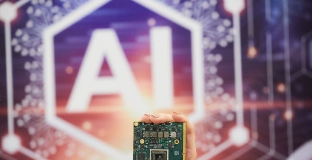 中国正加速研发不依赖最新芯片的AI技术！｜百能云芯_腾讯新闻