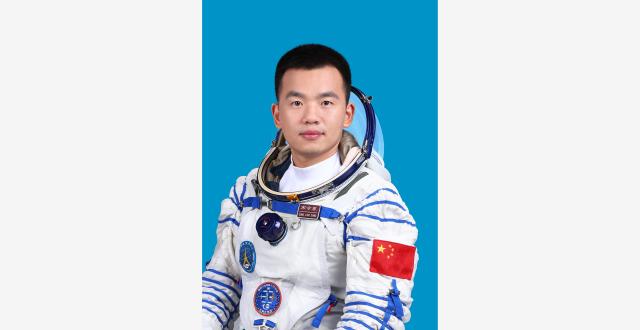 神十九航天员宋令东：首个圆梦太空的“90后”男航天员_腾讯新闻
