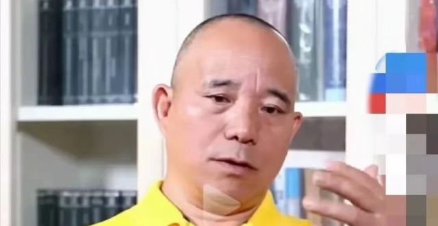 经济学家向松祚呼吁教师工资要比公务员高30%。网友评议太扎心！_腾讯新闻