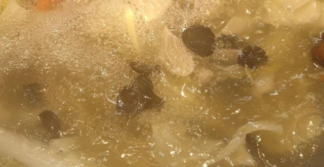 鱼汤,肉汤熬得很白正常吗？_腾讯新闻