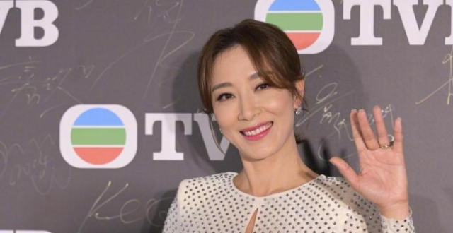 TVB红毯：杨怡又闪又美，黄宗泽马国明有型，陈豪穿得像民国僵尸_腾讯新闻